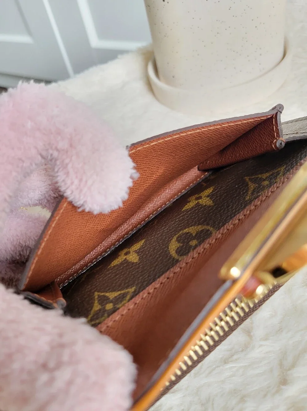 Louis Vuitton Wallet Monogram - Shoulder Crossbody Bag